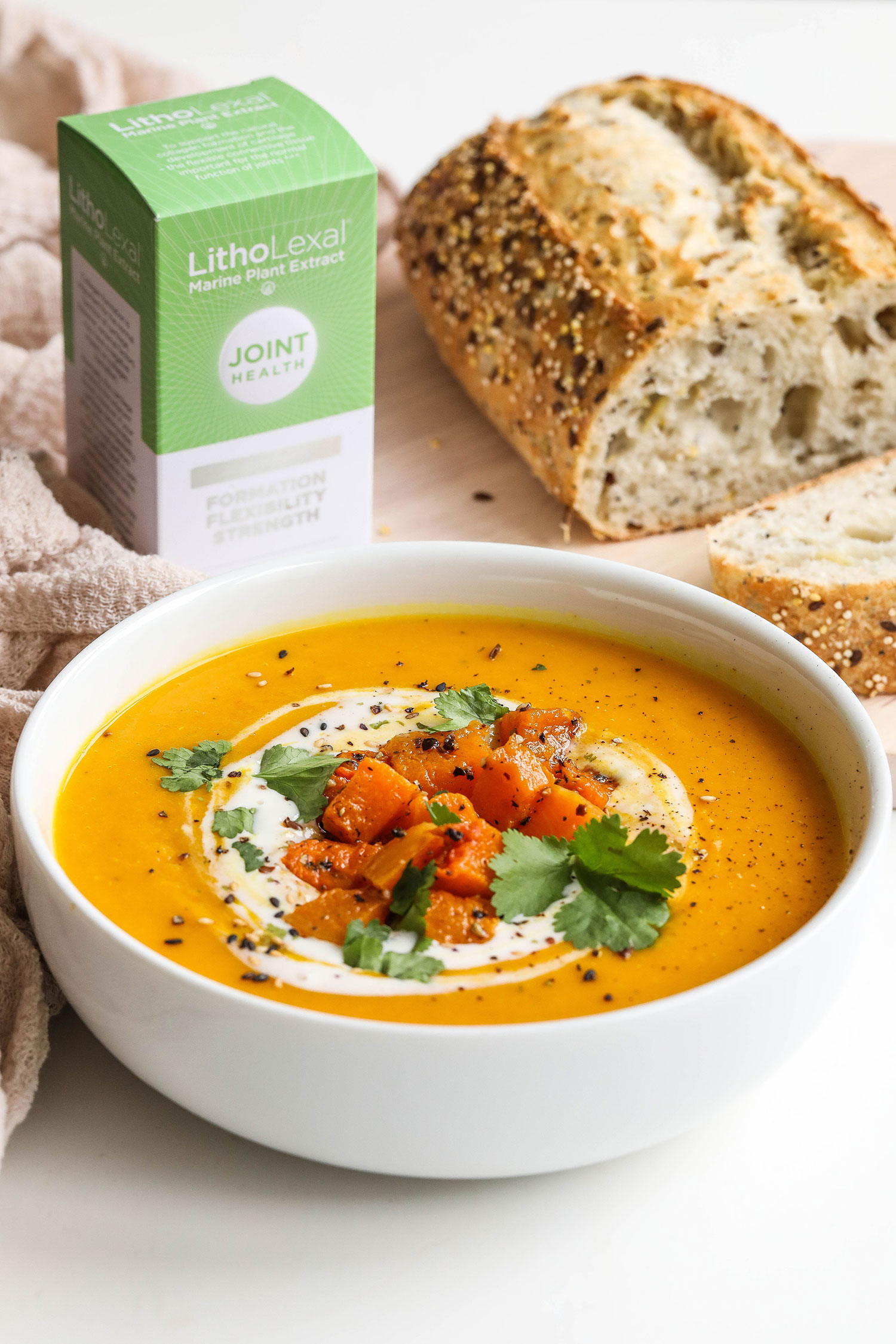 https://nadiashealthykitchen.com/wp-content/uploads/2019/11/butternut-squash-turmeric-ginger-soup1.jpg