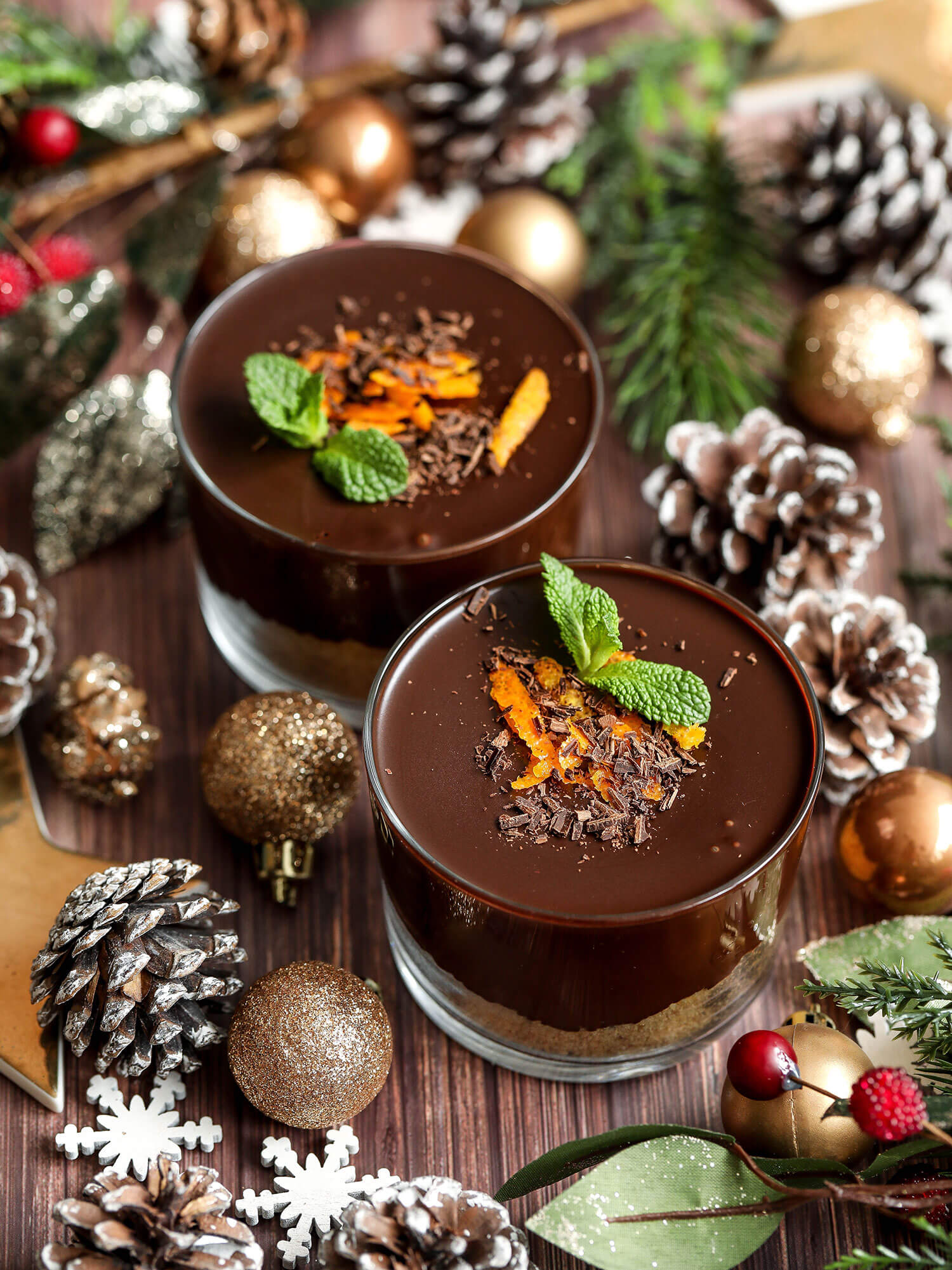 https://nadiashealthykitchen.com/wp-content/uploads/2020/12/orange-chocolate-mousse-pots_7.jpg