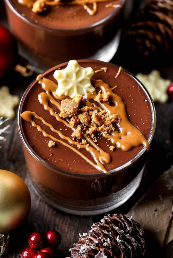 Gingerbread Chocolate Mousse Pots (Vegan)