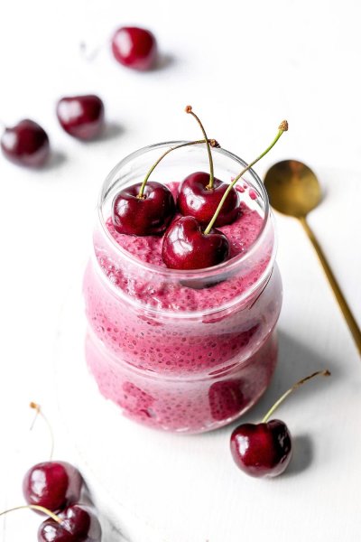 Raspberry Protein Chia Pudding (Vegan/Healthy)