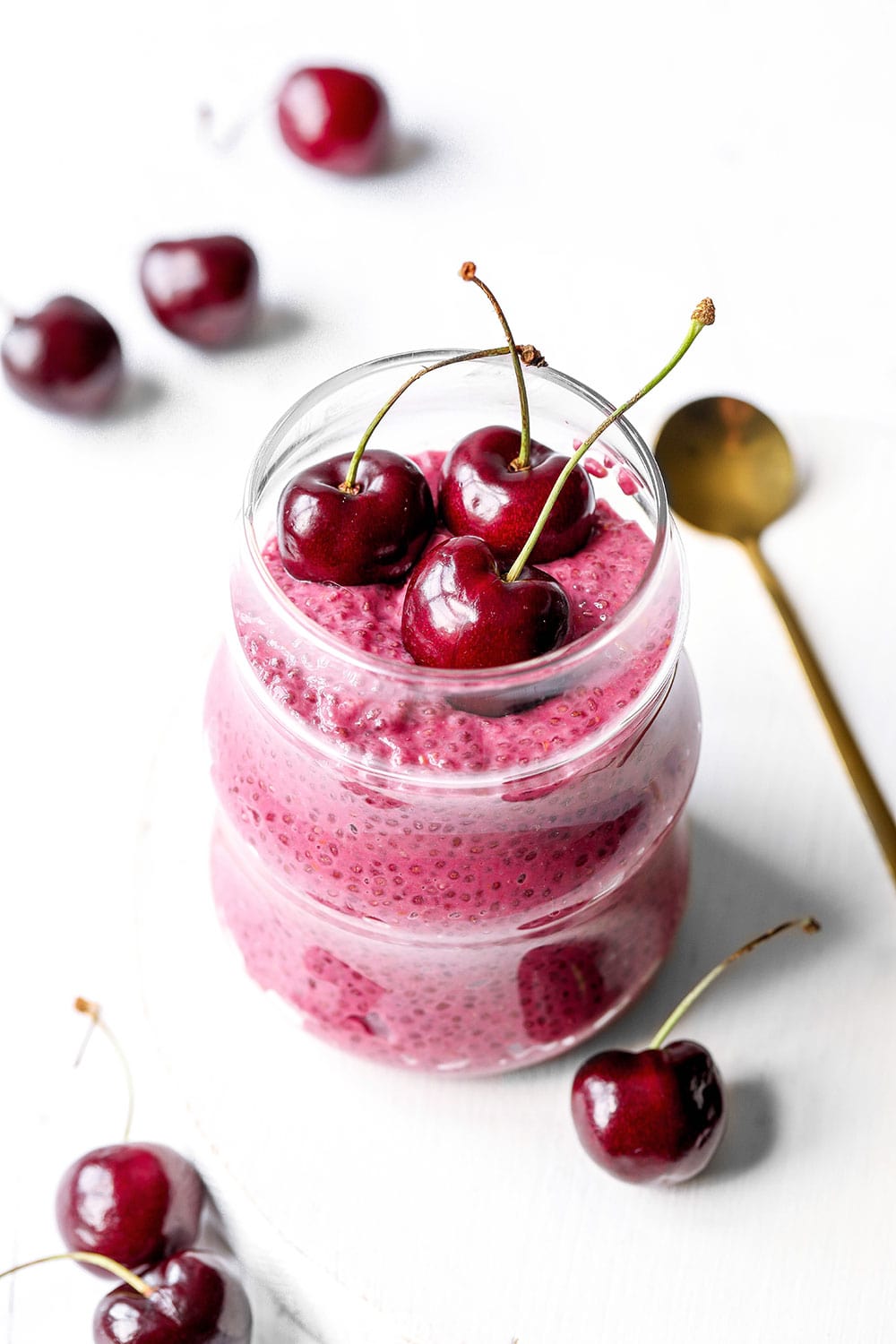 https://nadiashealthykitchen.com/wp-content/uploads/2023/07/raspberry-protein-chia-pudding_2-min.jpg