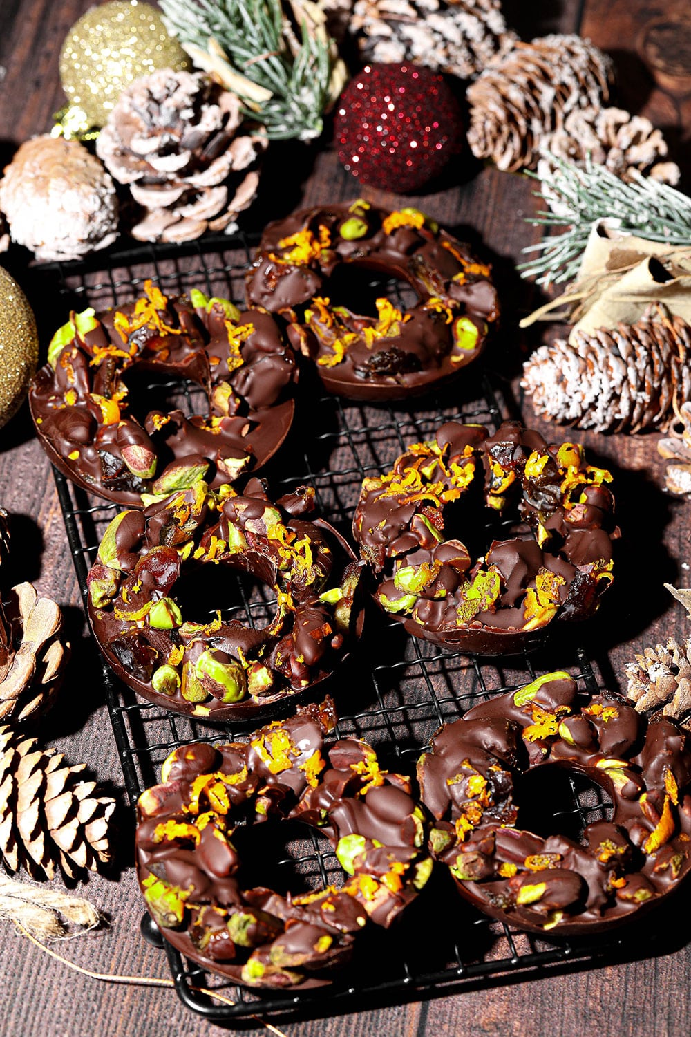 Date Pistachio Chocolate Wreaths