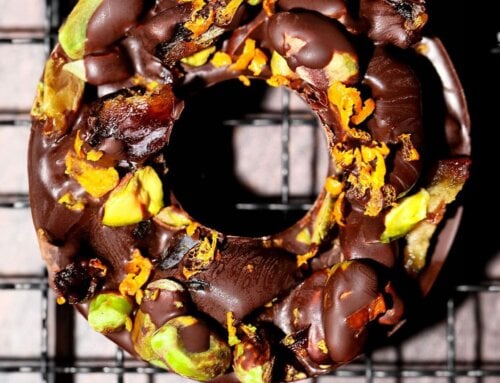 Date Pistachio Chocolate Wreaths