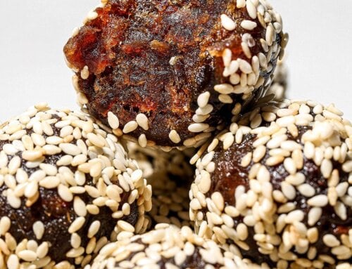 Date Energy Balls (3 Ingredients)