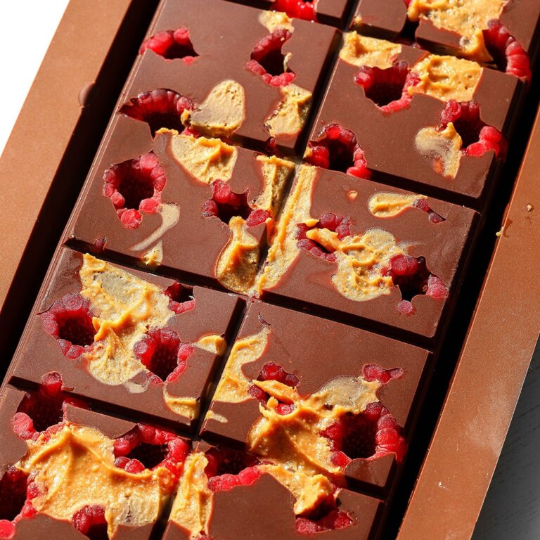 Raspberry Chocolate Bar (3 Ingredients)